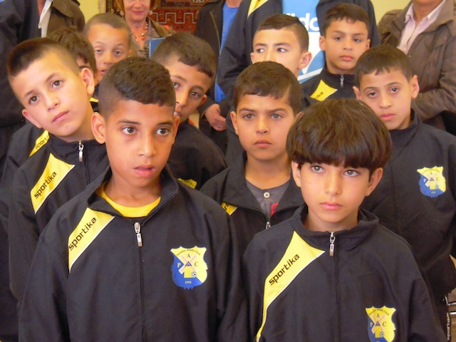 Des jeunes footballeurs algériens à Vaulx